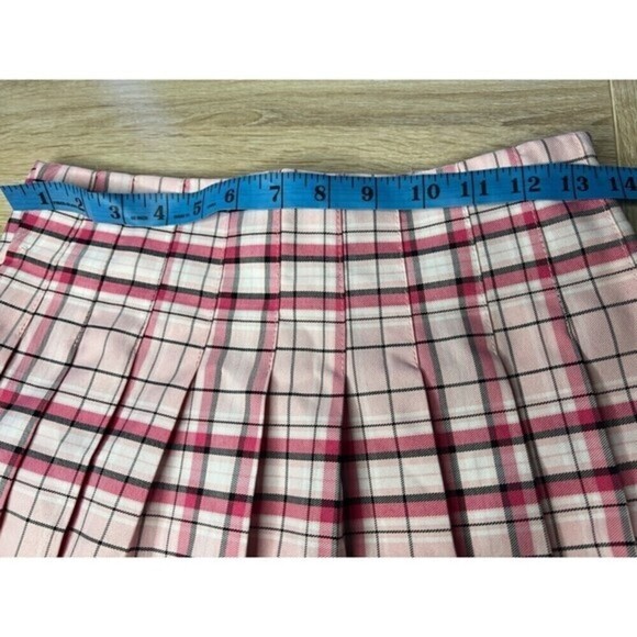 No Boundaries Heartbreak pleated check mini skirt in pink. Size S. - Picture 9 of 9